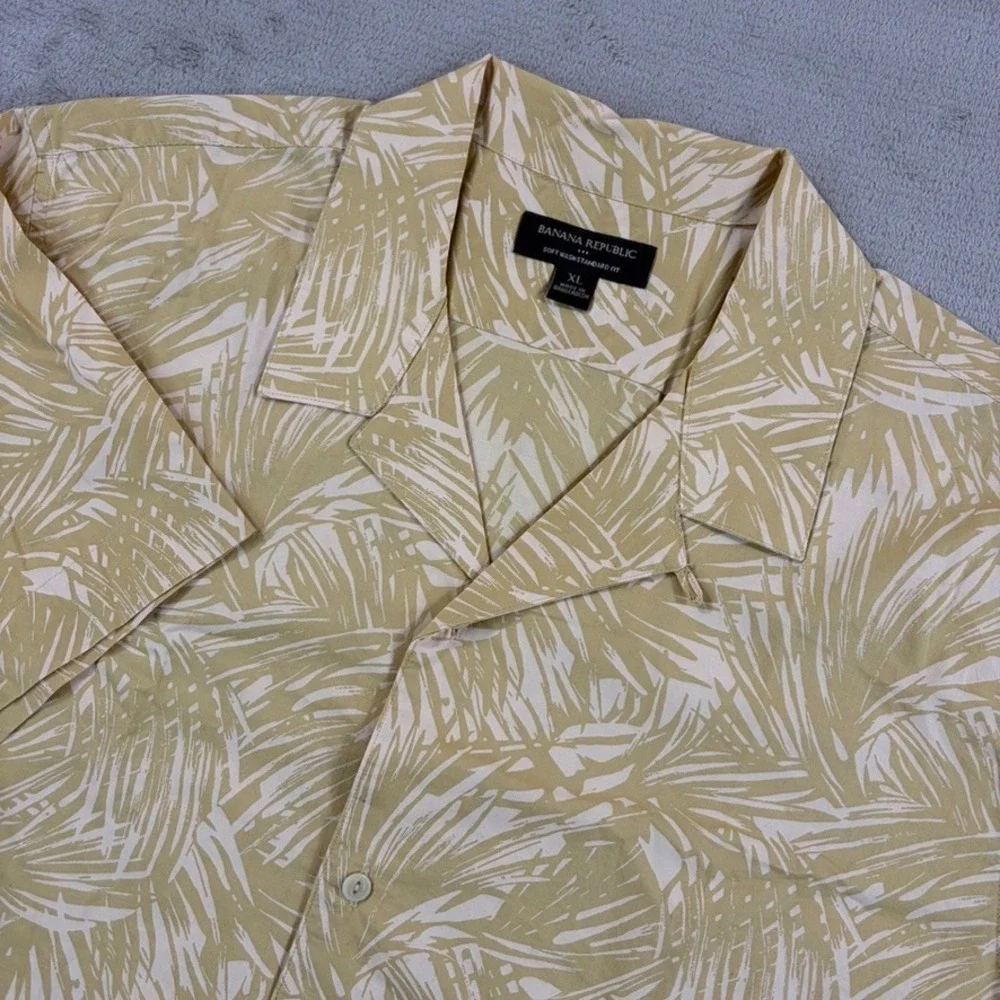Banana Republic Loop Collar Camp Shirt in Yellow Floral Men XL Soft Wash NWOT
